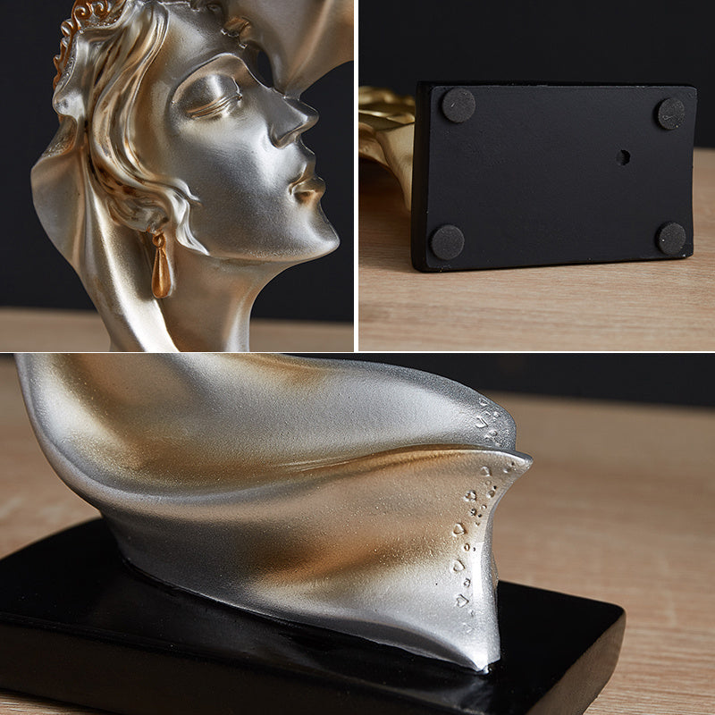 Lovers Sculpture